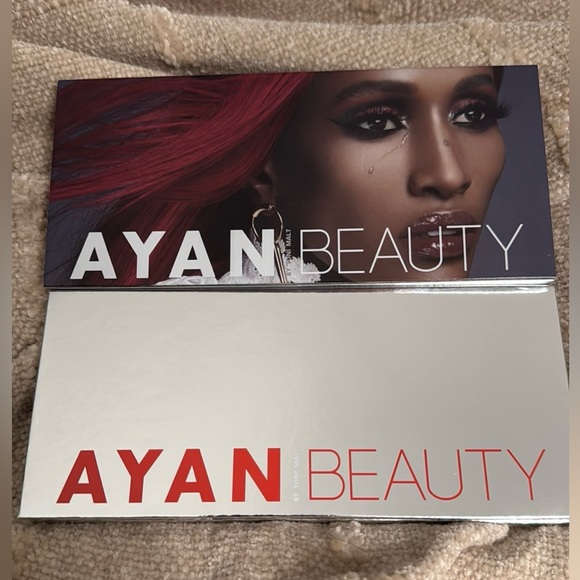 Ayan Beauty "She's the Moment" 10 Pan Pigment Eye & Cheek Palette - Picture 1 of 3